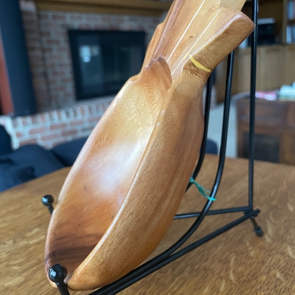 Set of 2 Vintage Monkeypod Wood Serving Dishes – Leaf & Pineapple Shape - Picture 4 of 5